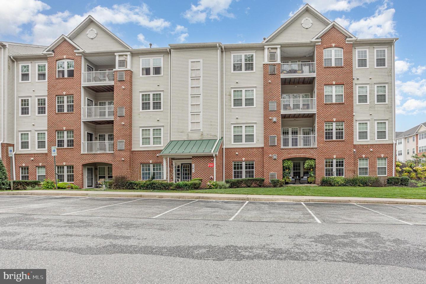 261 Beckenham Circle #204, Bel Air