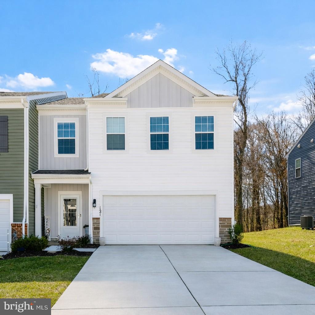 121 Correri St
