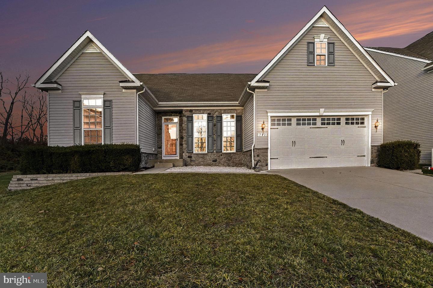 742 Falcon Lane, Aberdeen