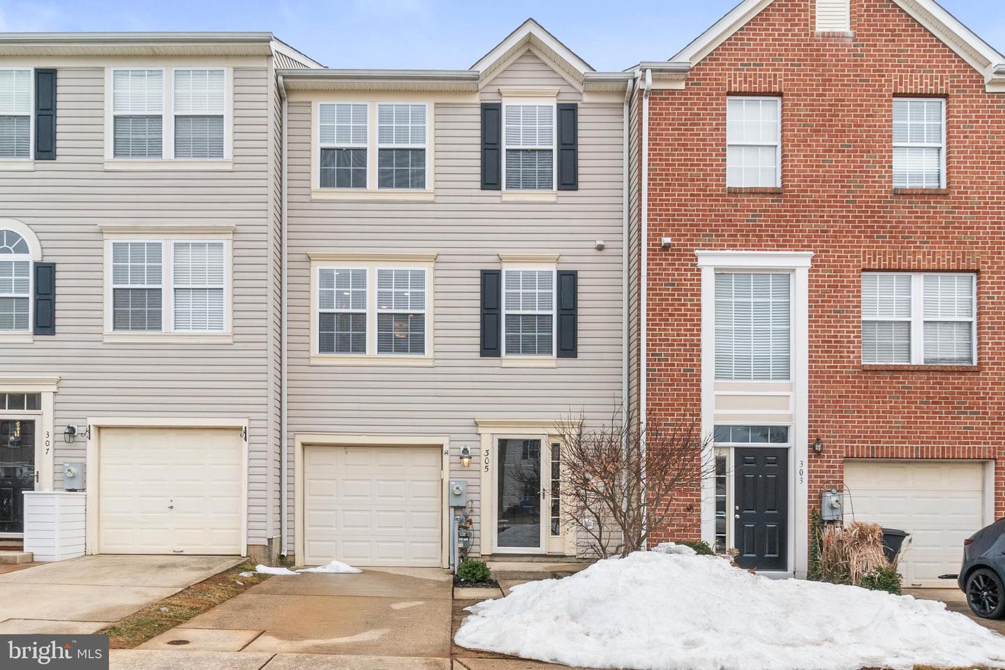 305 Esther Drive, Forest Hill