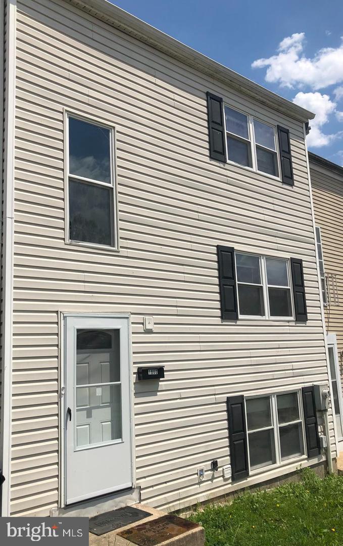 1860 Eloise Lane, Edgewood