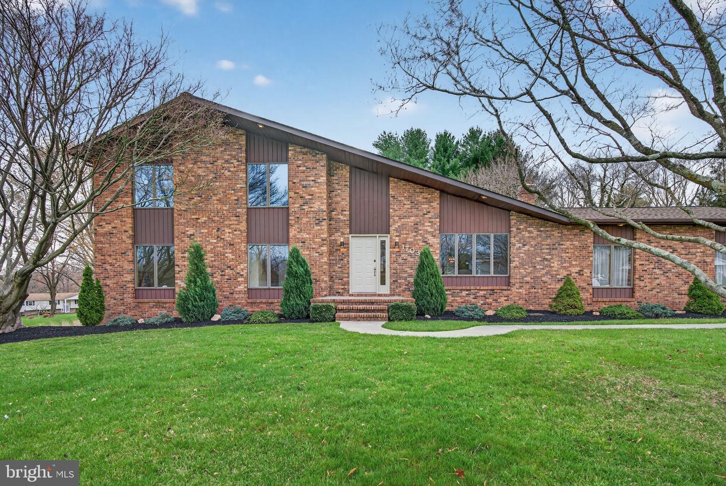 1703 Brickhouse Ln