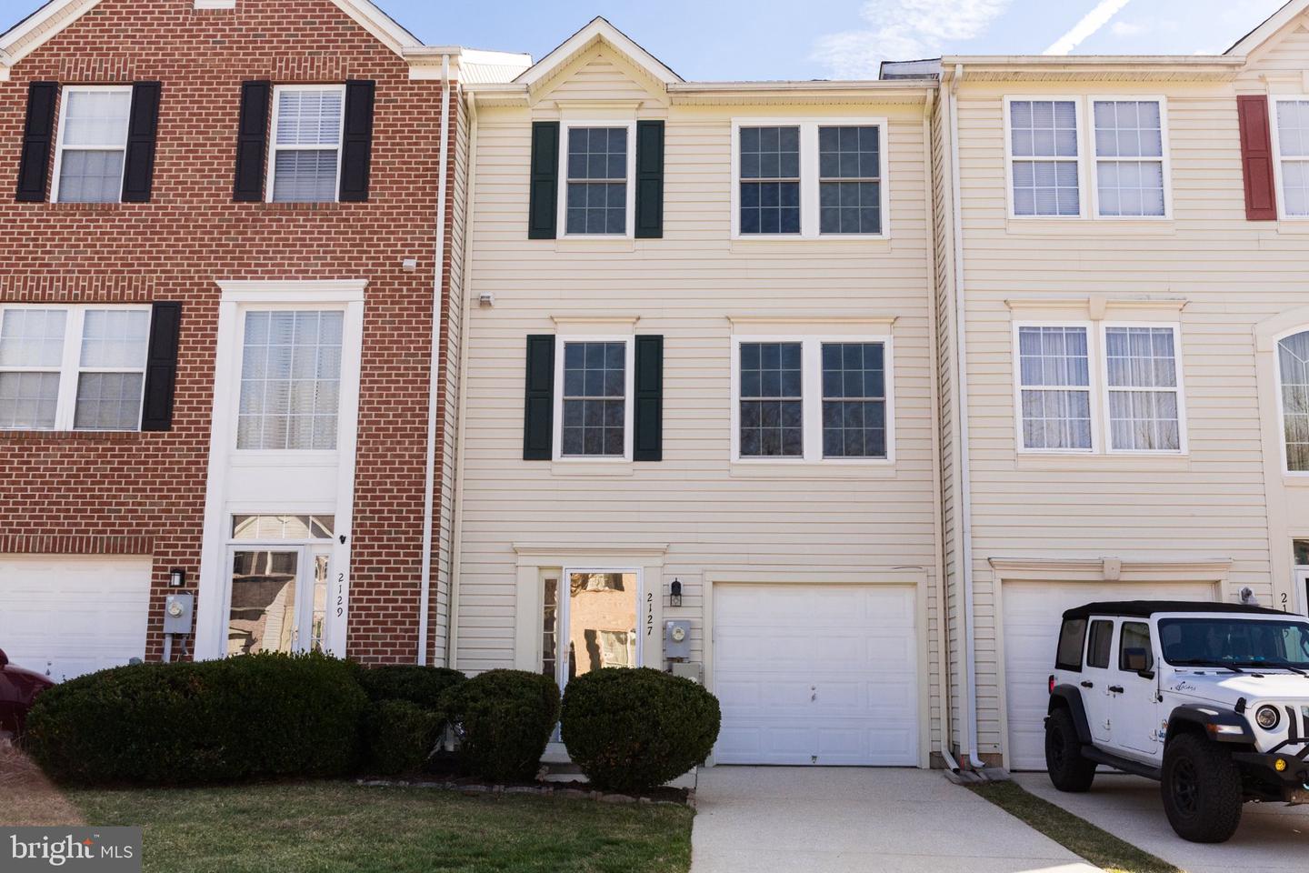 2127 Mardic, Forest Hill