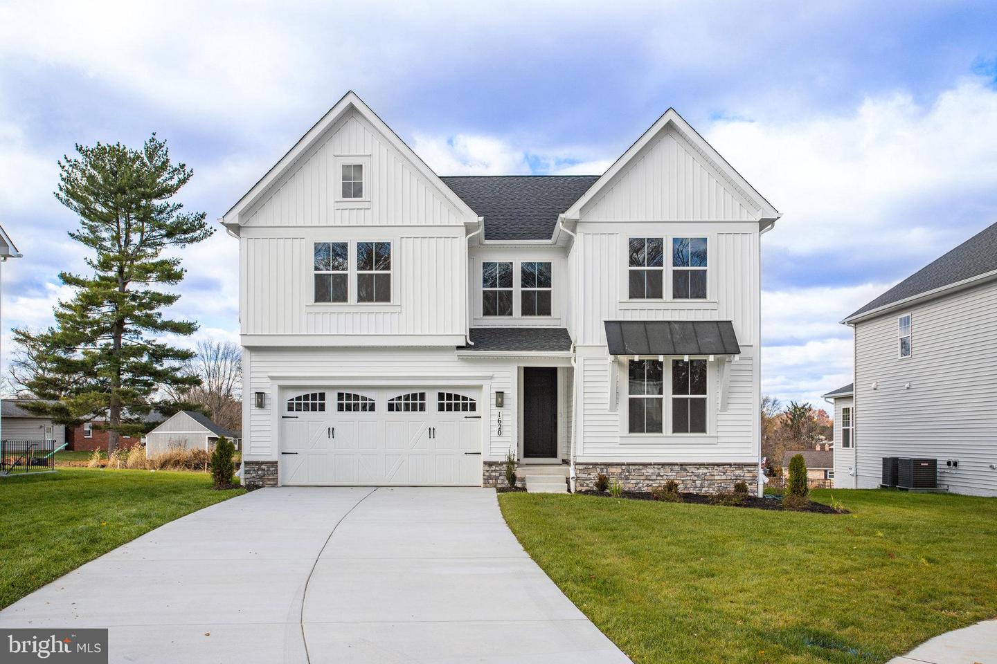 1620 Shady Tree Court