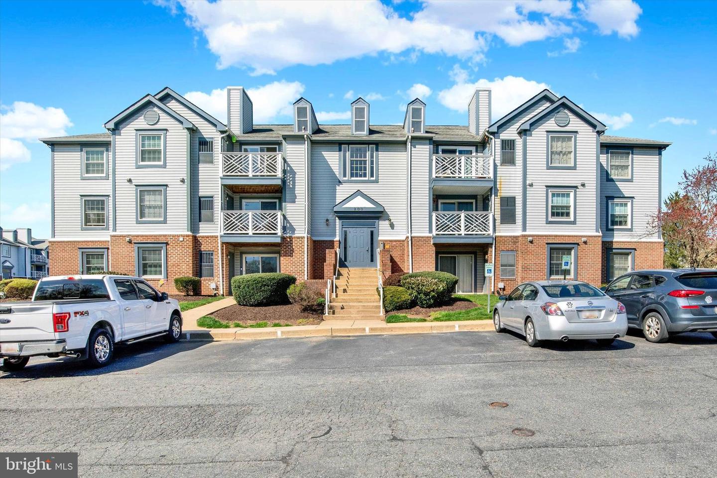 200 Oak Leaf Circle #200-K