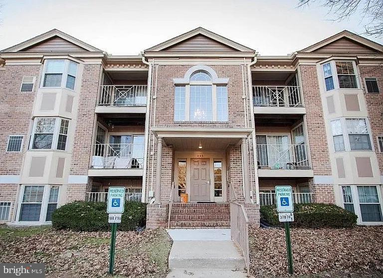 205 Star Pointe Ct # 1C