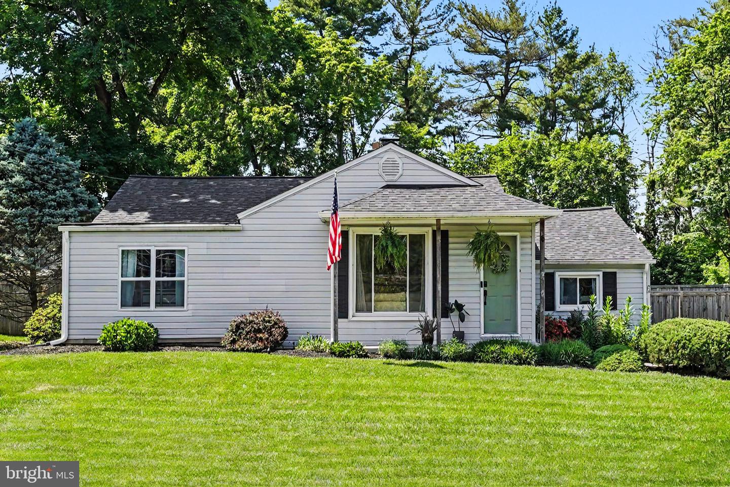 6 E Macphail Road