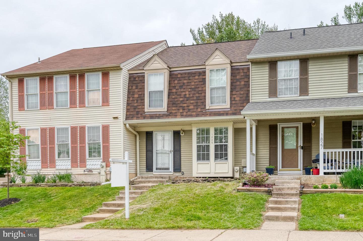 1829 Queen Anne Square