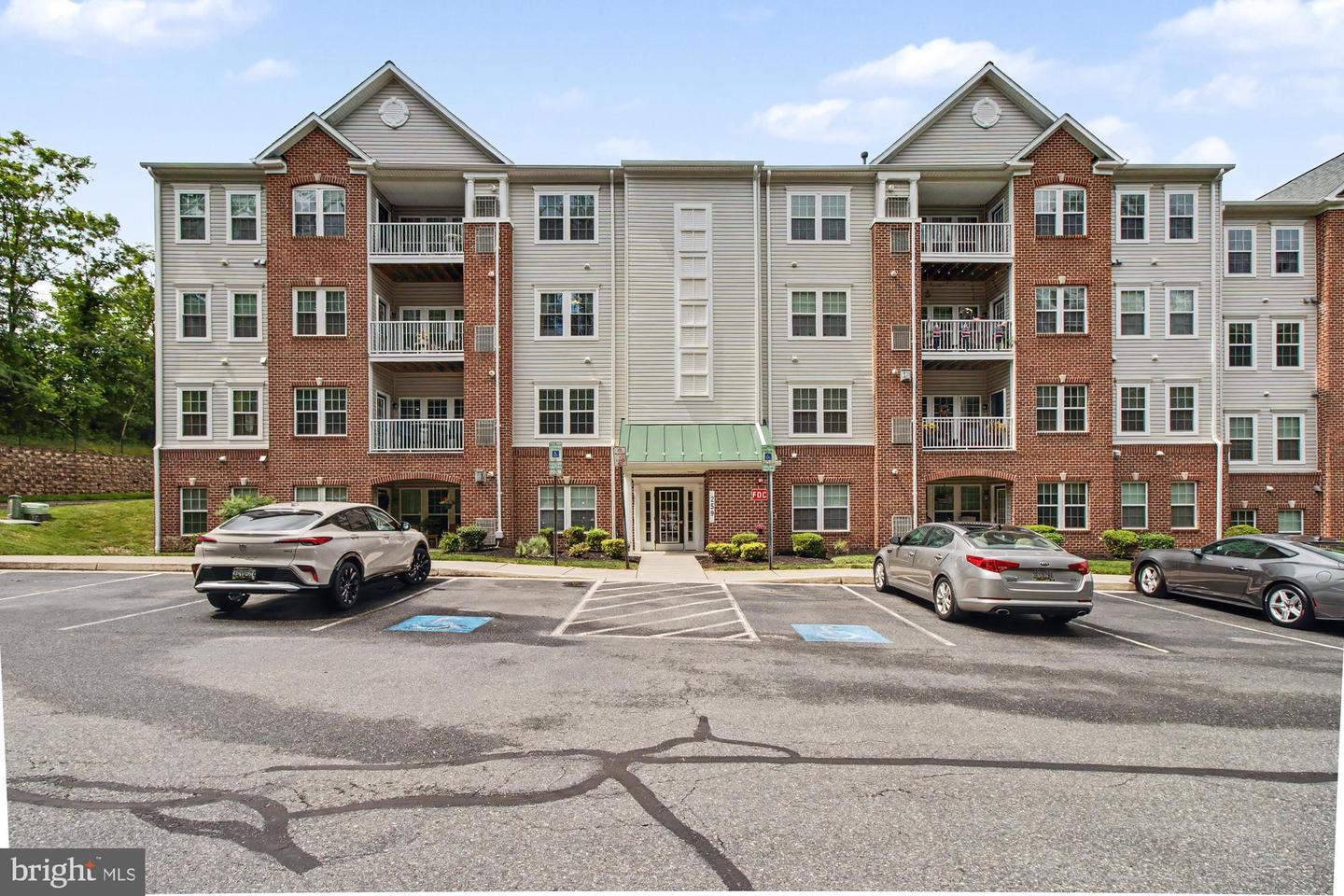 259 Beckenham Circle #201