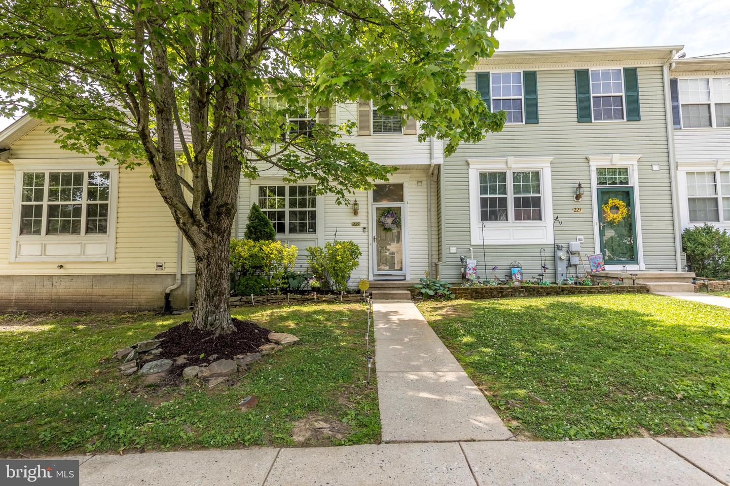 225 Woodland Green Way