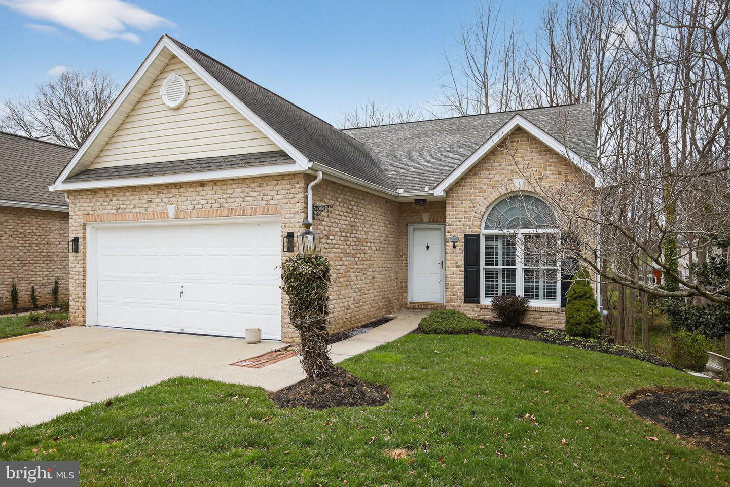 906 Whispering Ridge Lane