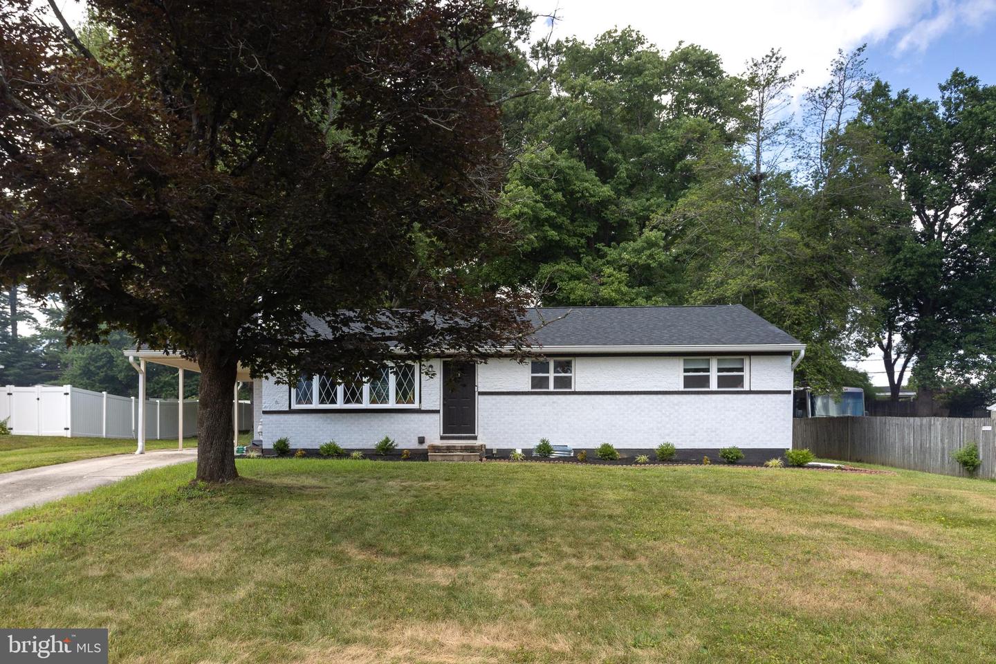 14 Colonial Road