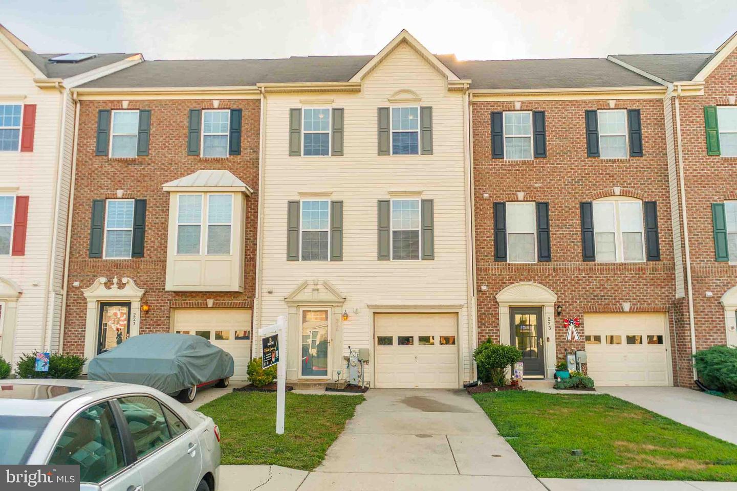 225 Staysail Drive