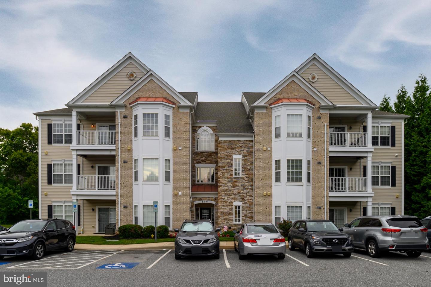 506 Lloyd Place #9