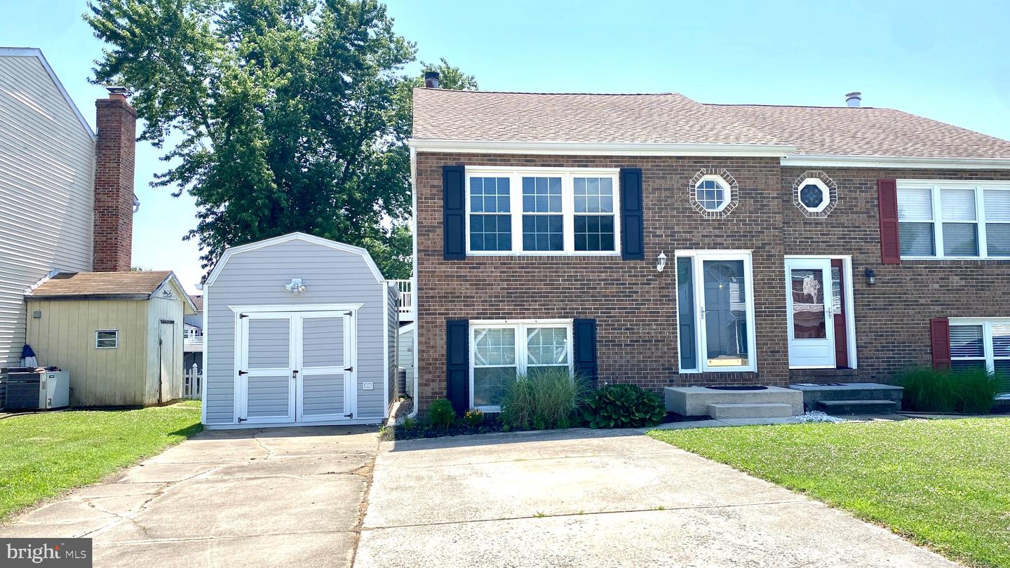 109 Breakwater Ct