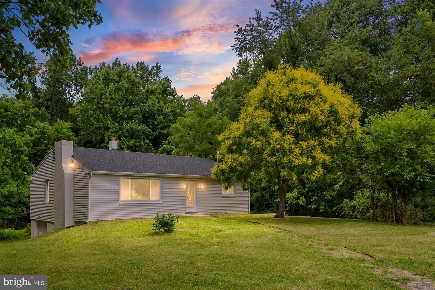 408 Cherry Hill Road, Street