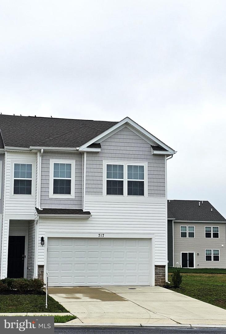 717 Pickerel Place