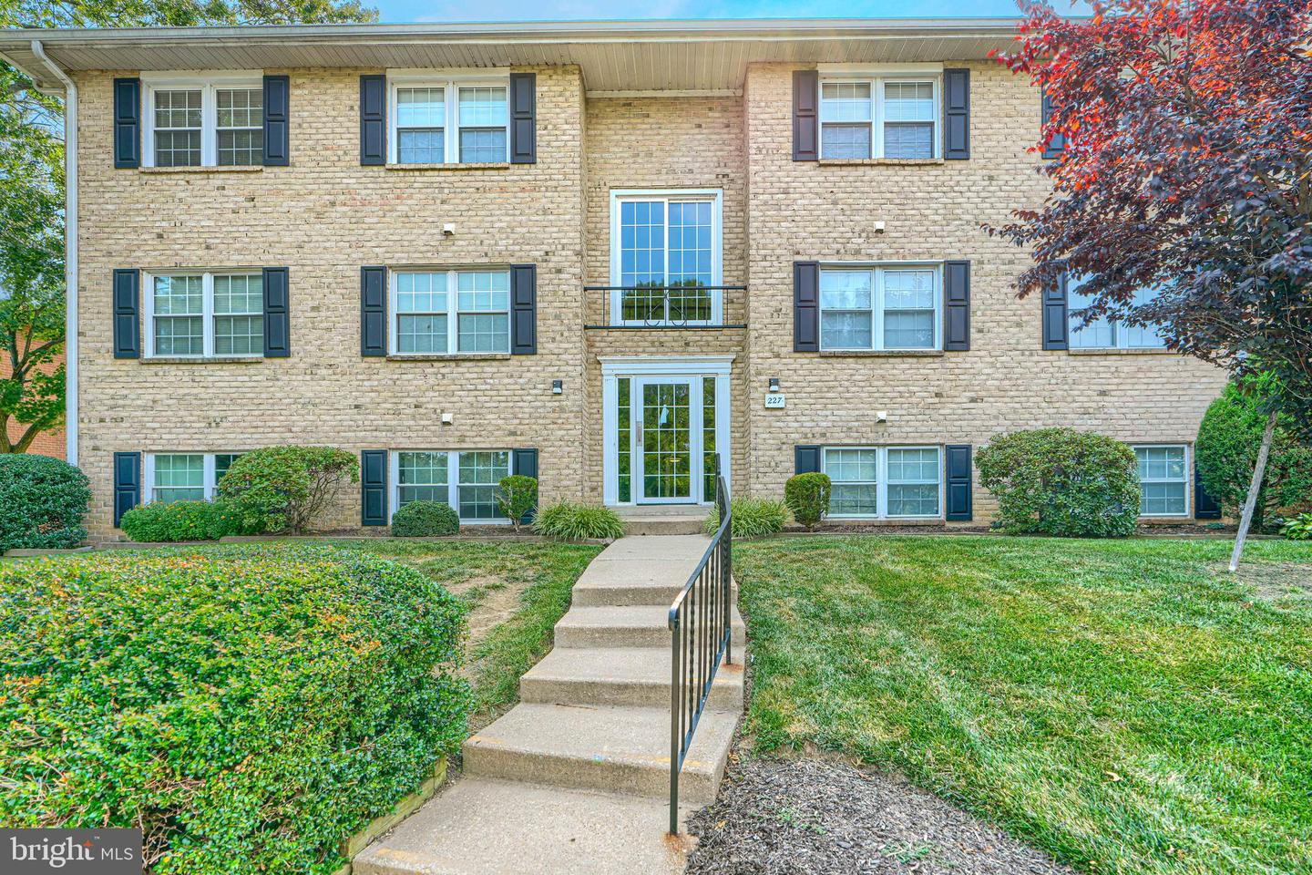 227 Crocker Drive #b