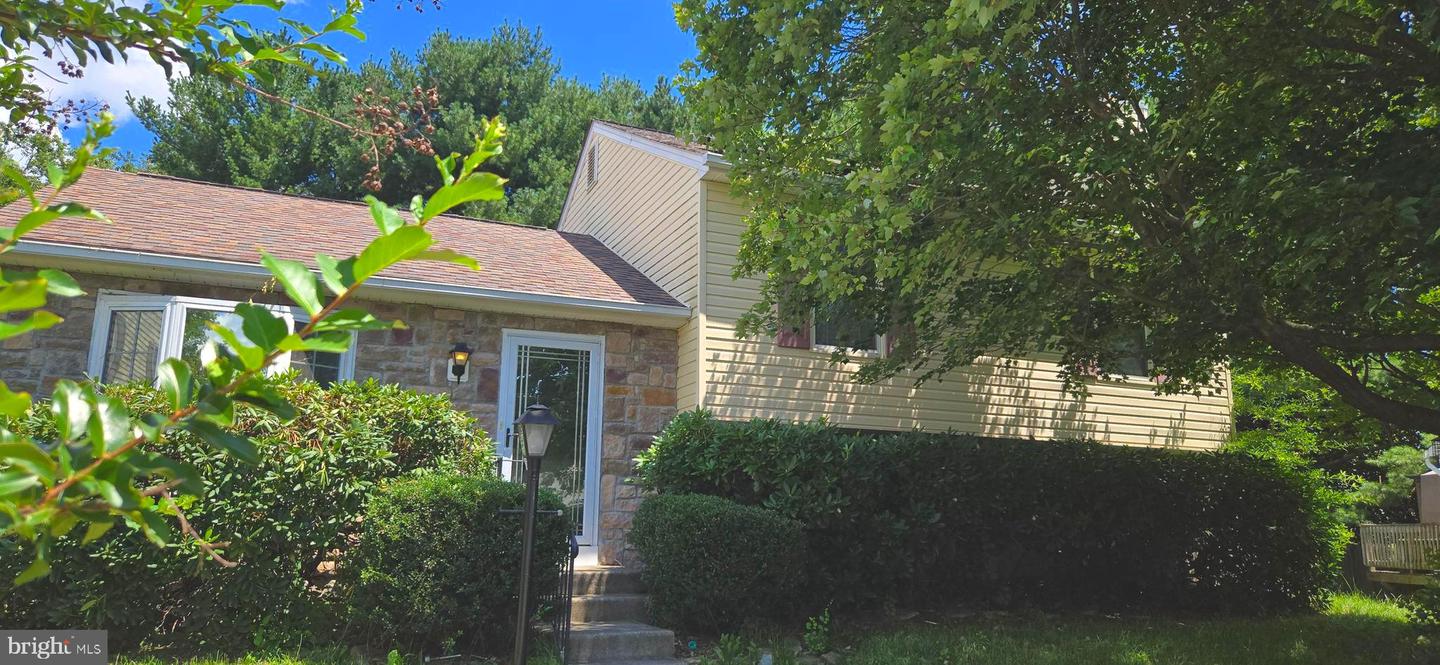 729 Rainbow Court