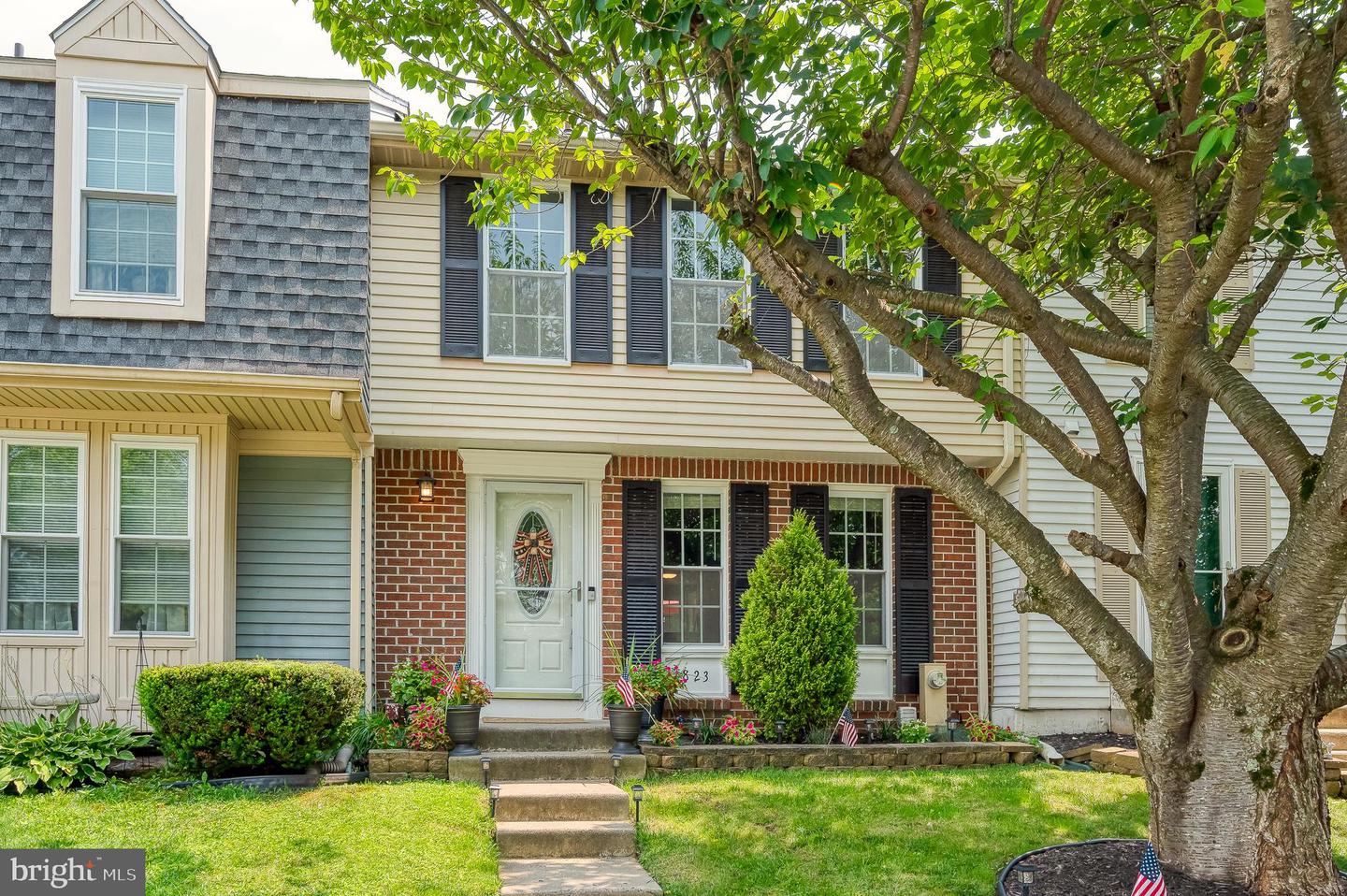 1823 Queen Anne Square