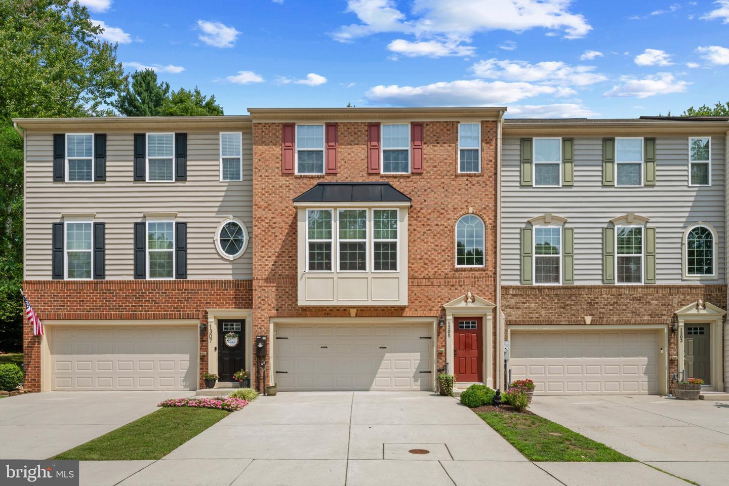 1305 Dickinson Court