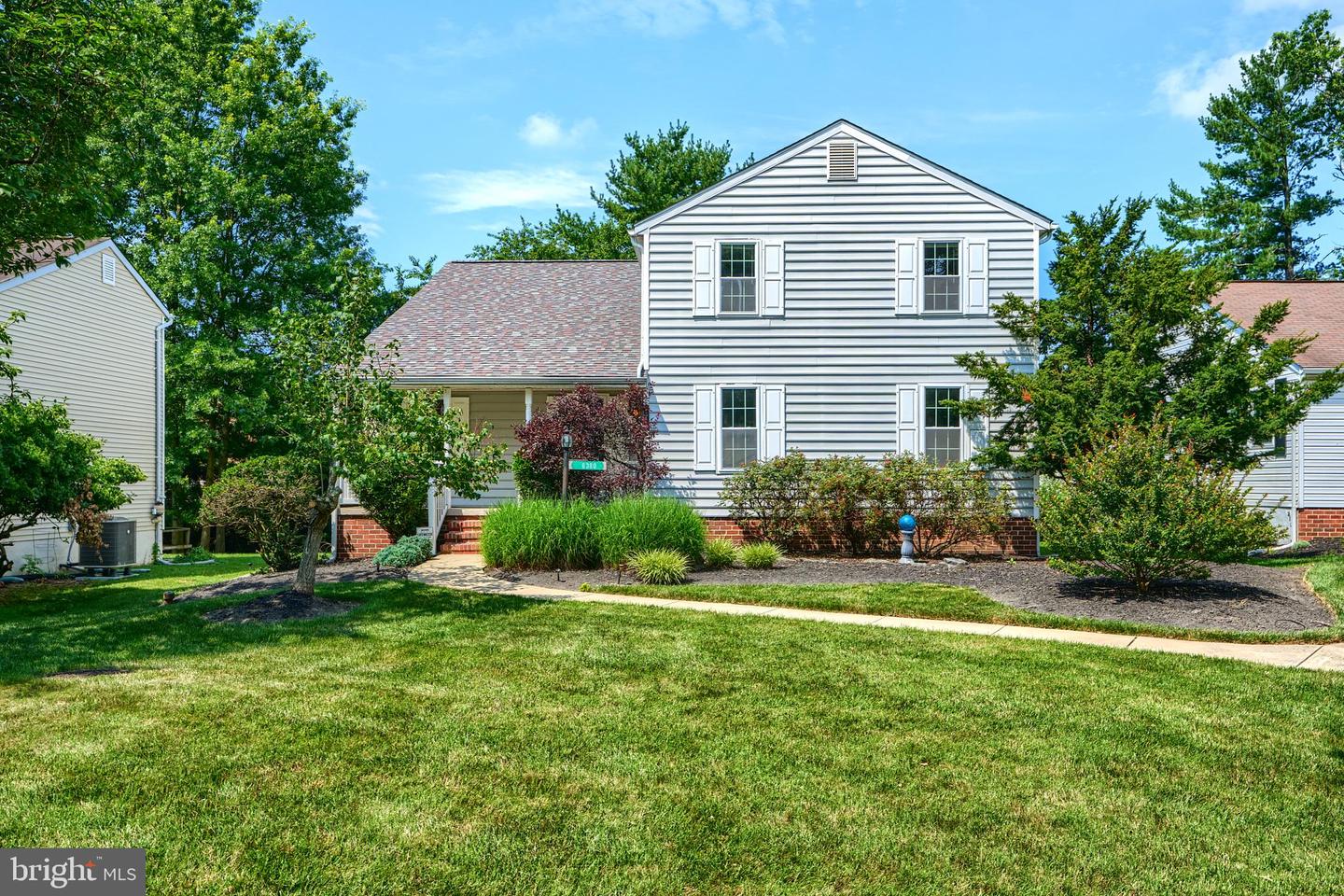 6380 Bright Plume, Columbia