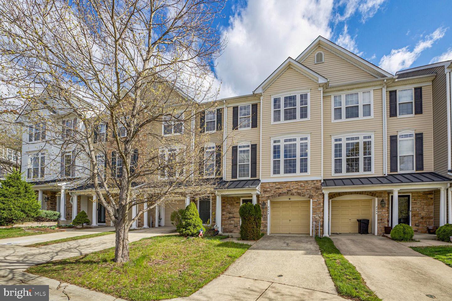 8456 Charmed Days, Laurel
