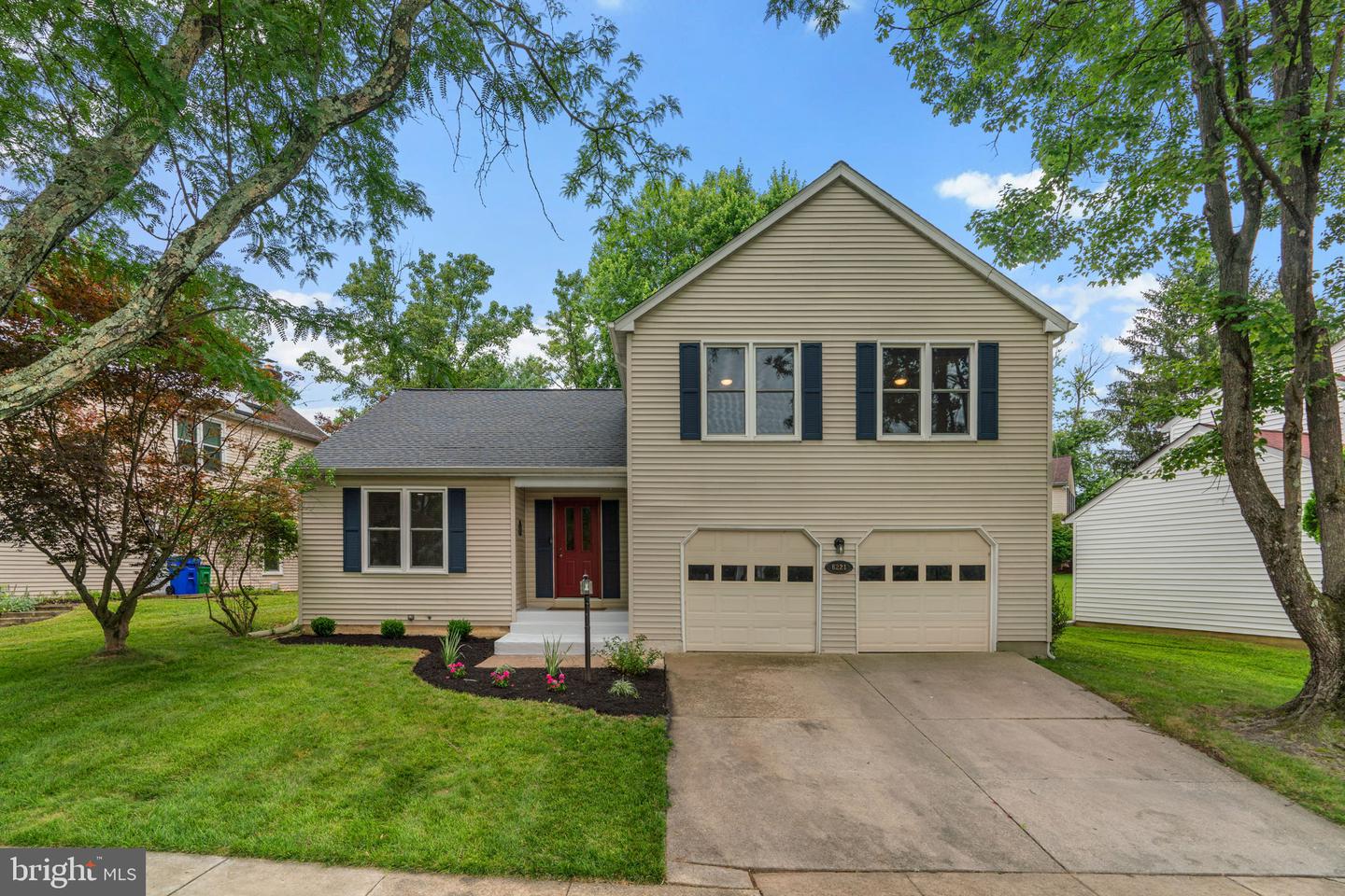 6221 Light Point Place, Columbia