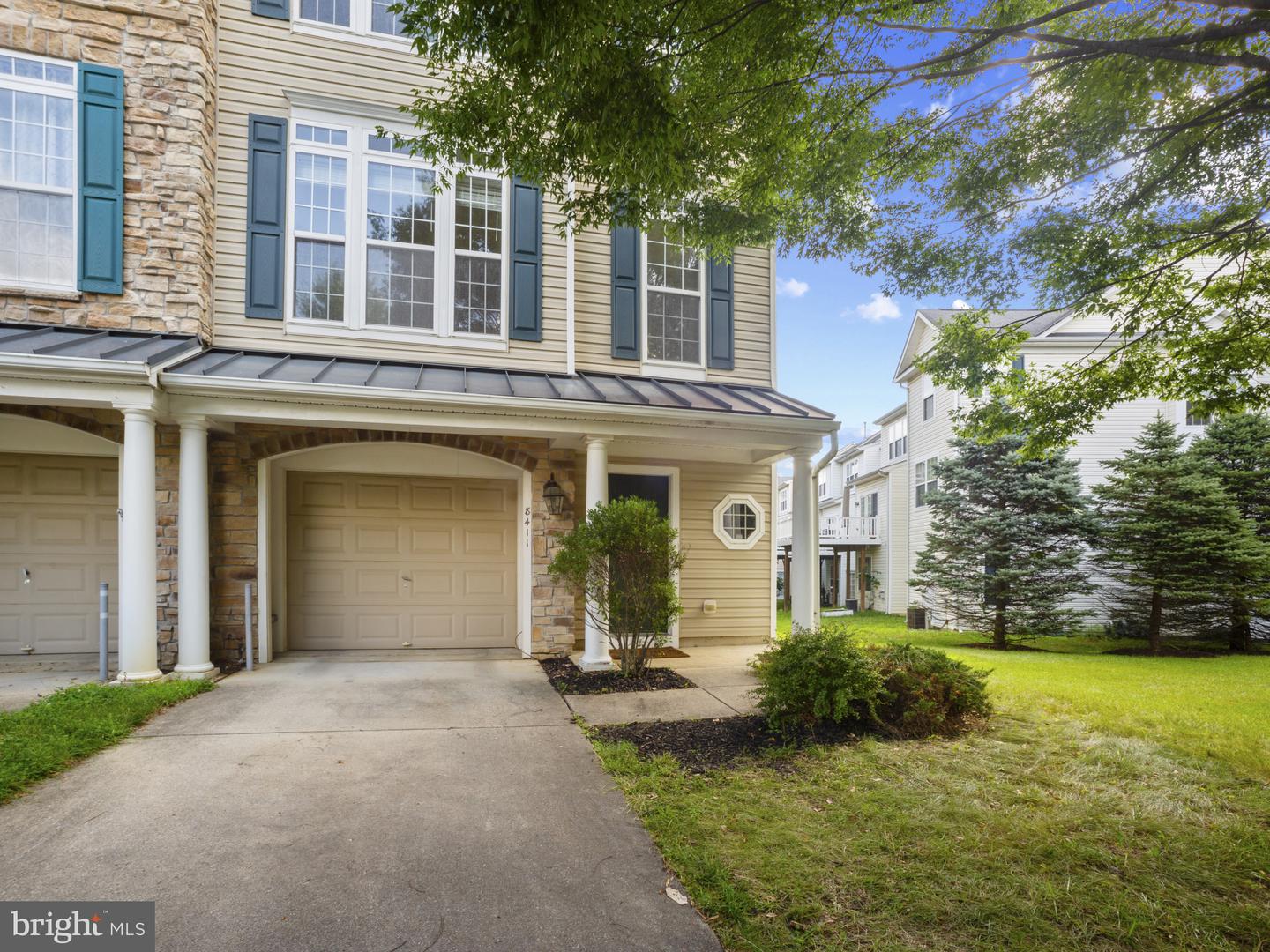 8411 Charmed Days, Laurel