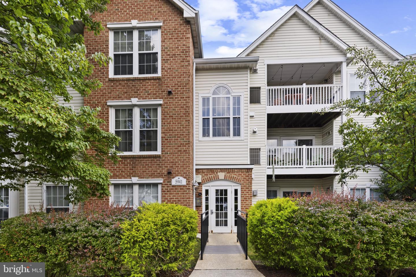 5941 Millrace Court #d-303, Columbia