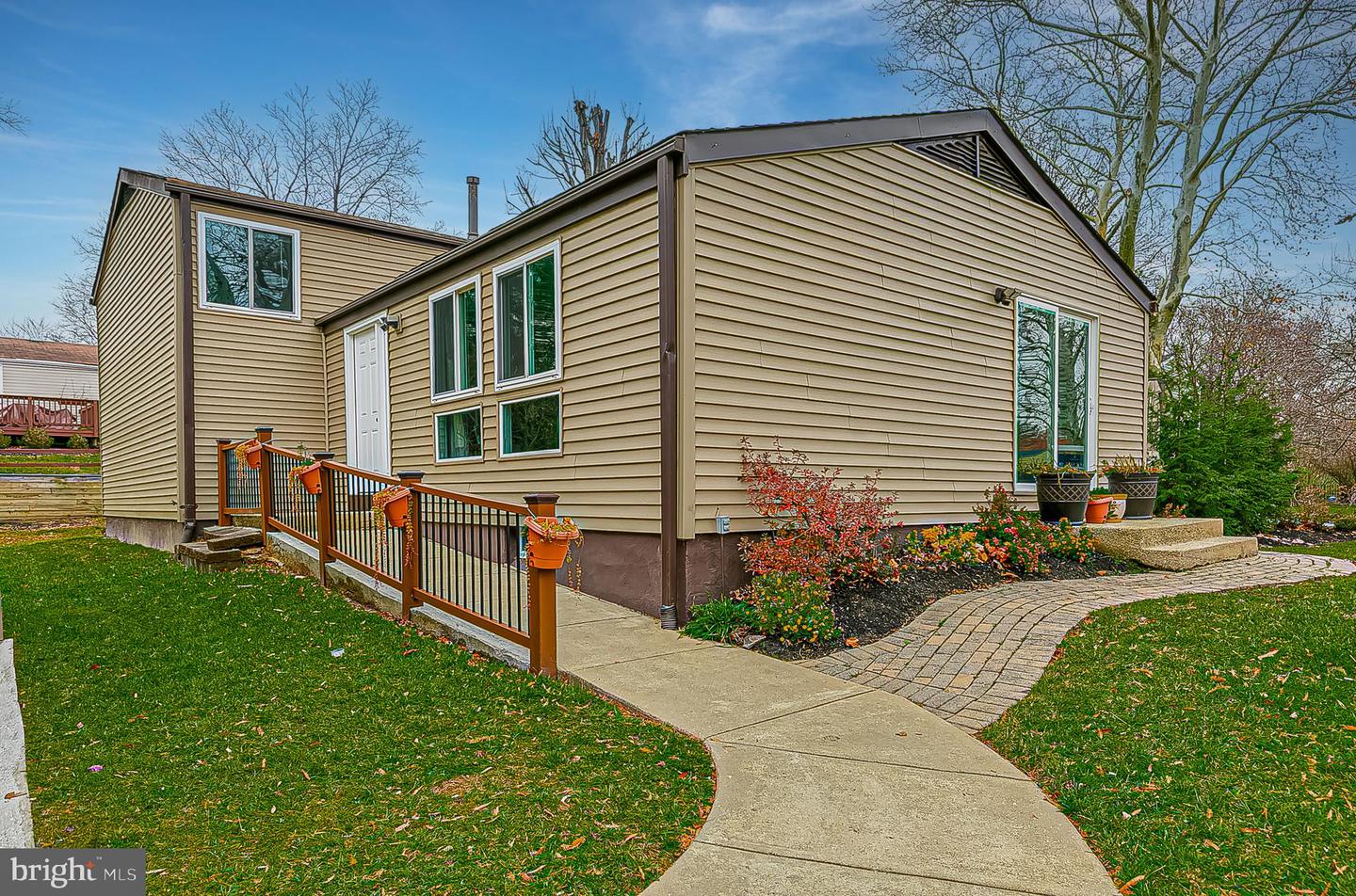 9068 Goldamber Garth, Columbia
