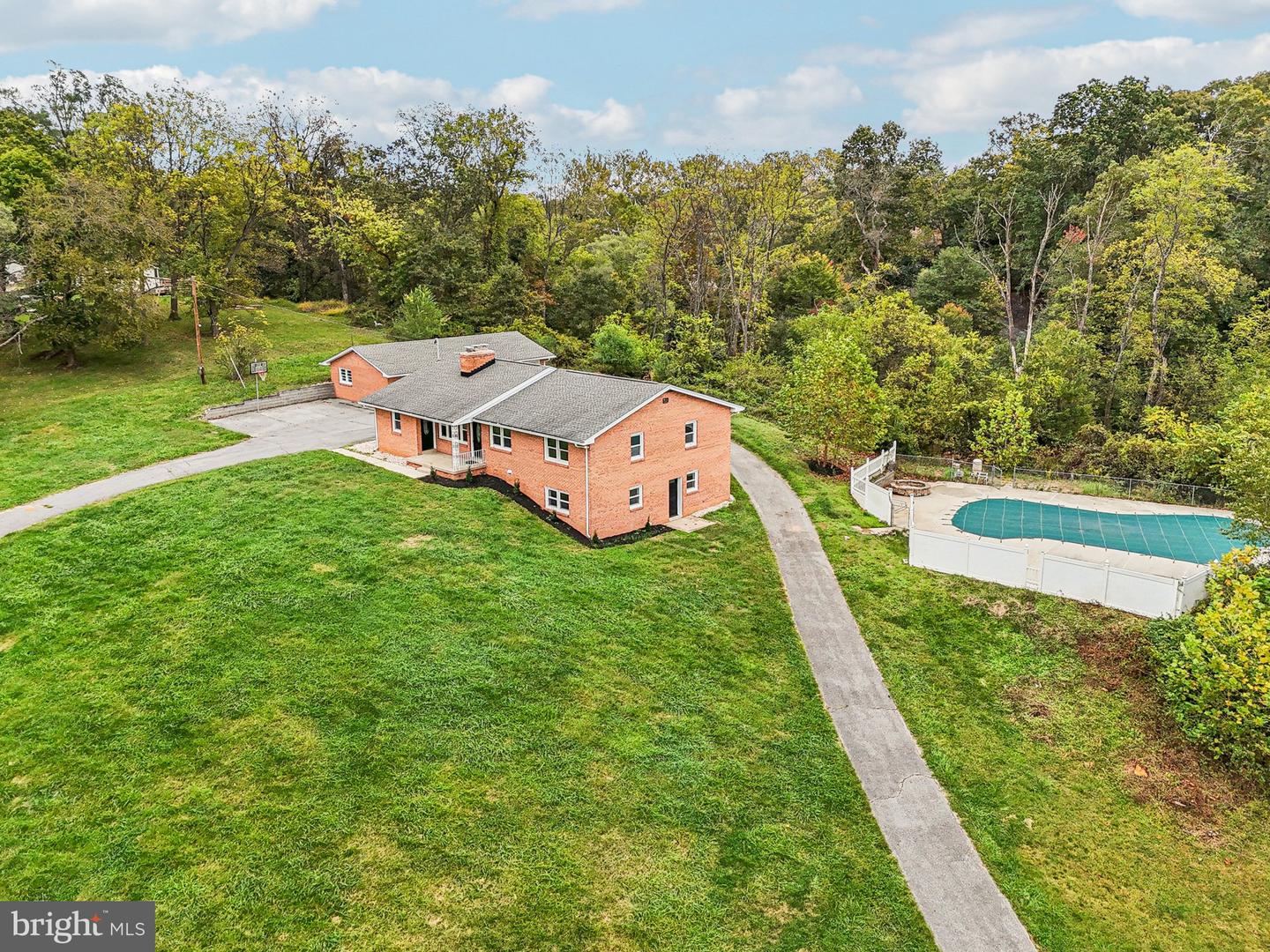 15474 Roxbury Road