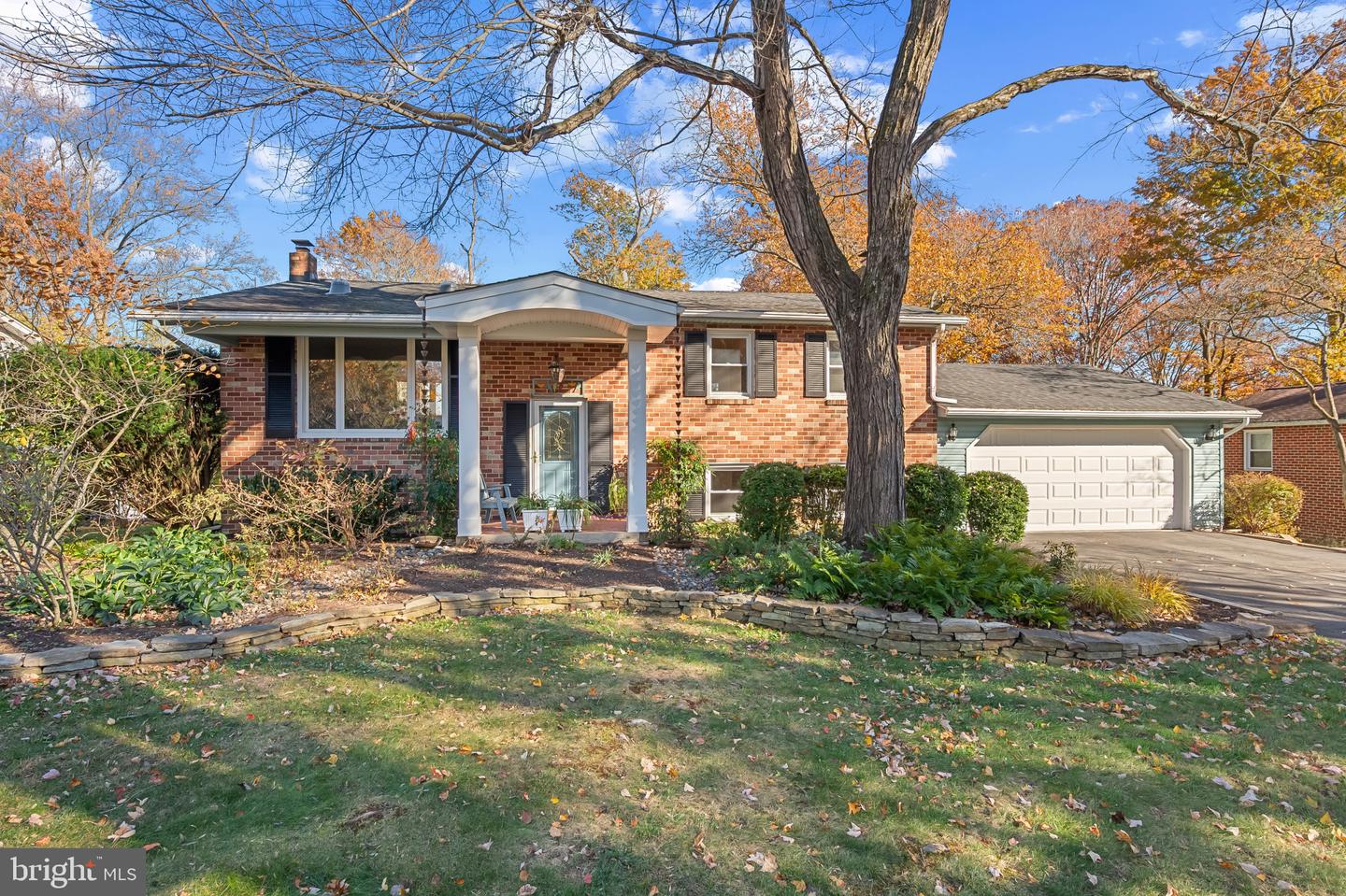 6725 Pine Drive, Columbia