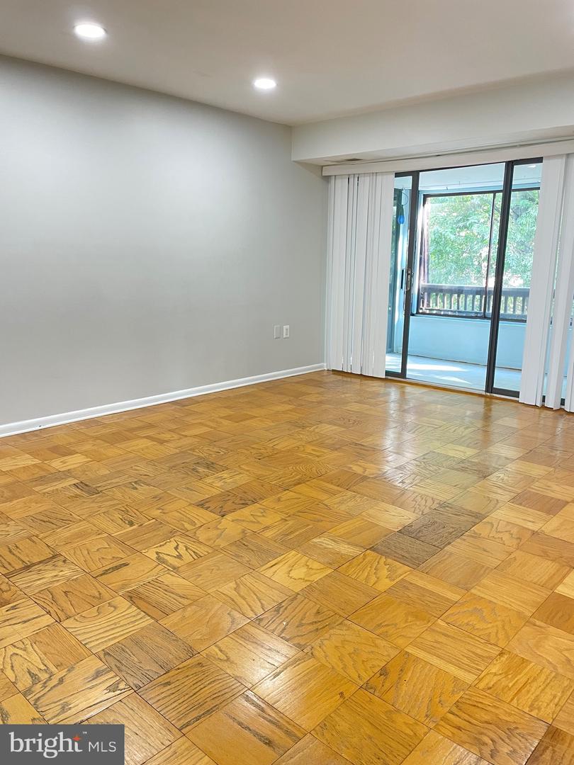 5234 W Running Brook Road #301, Columbia