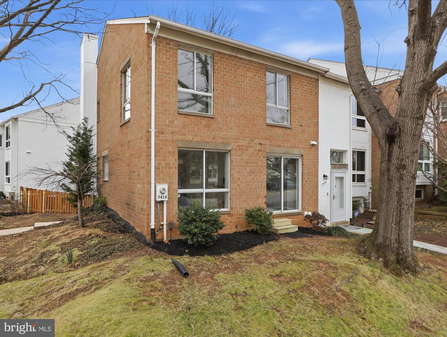 7414 Sweet Clover, Columbia