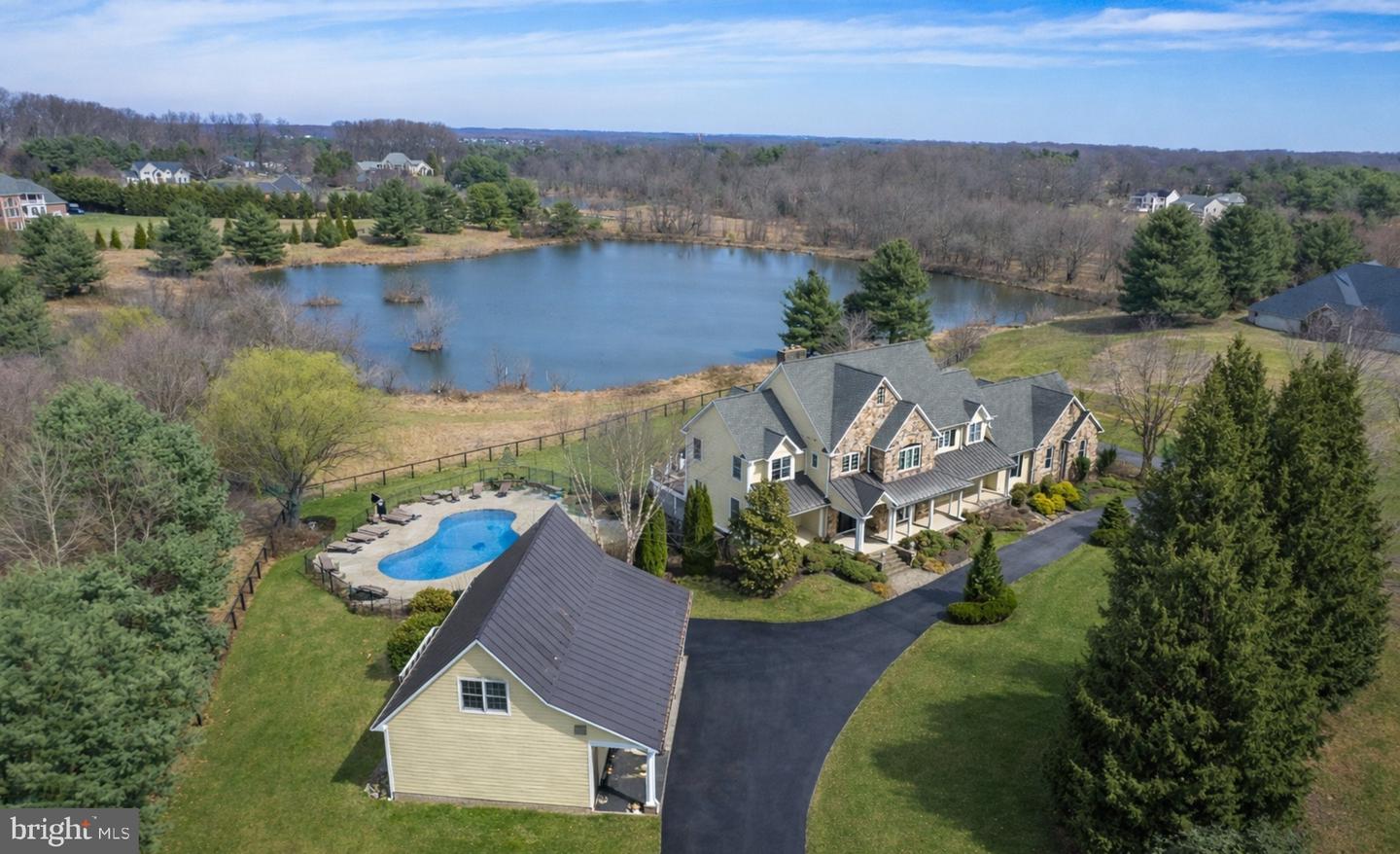 6821 Koandah Gardens, Highland