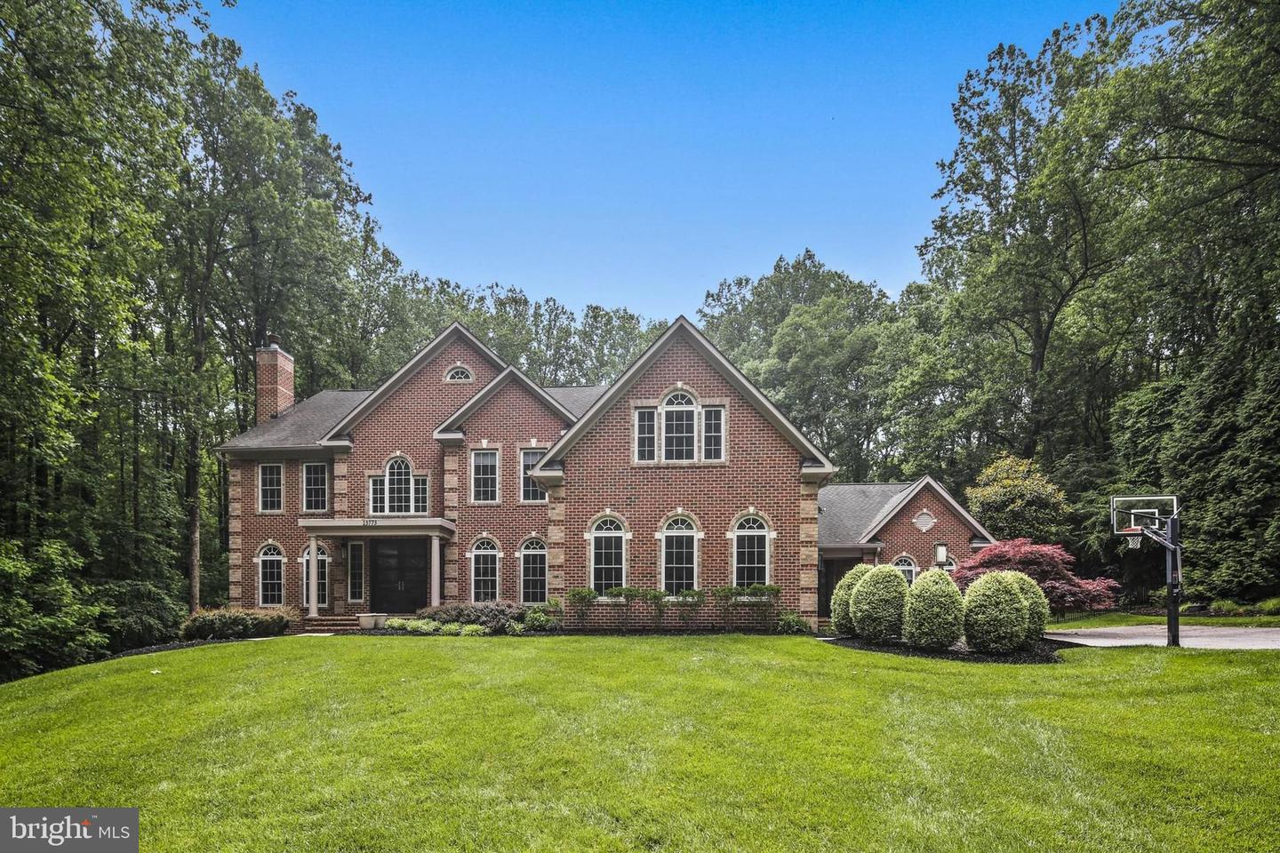 13773 Lakeside Drive