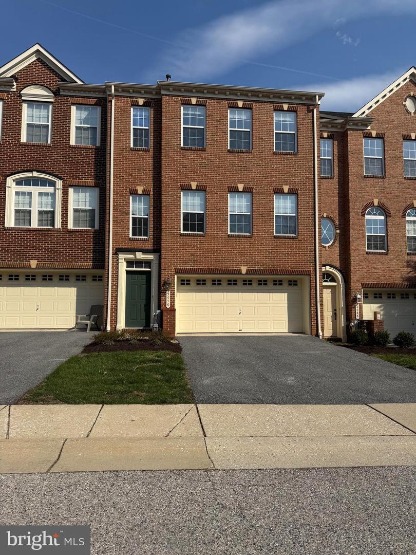 2070 Crescent Moon Court, Woodstock