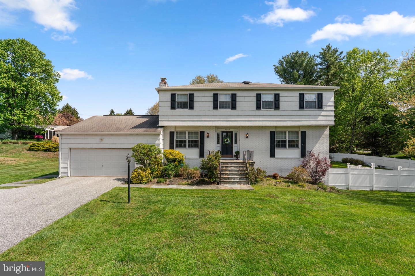 5008 Lake Circle W, Columbia