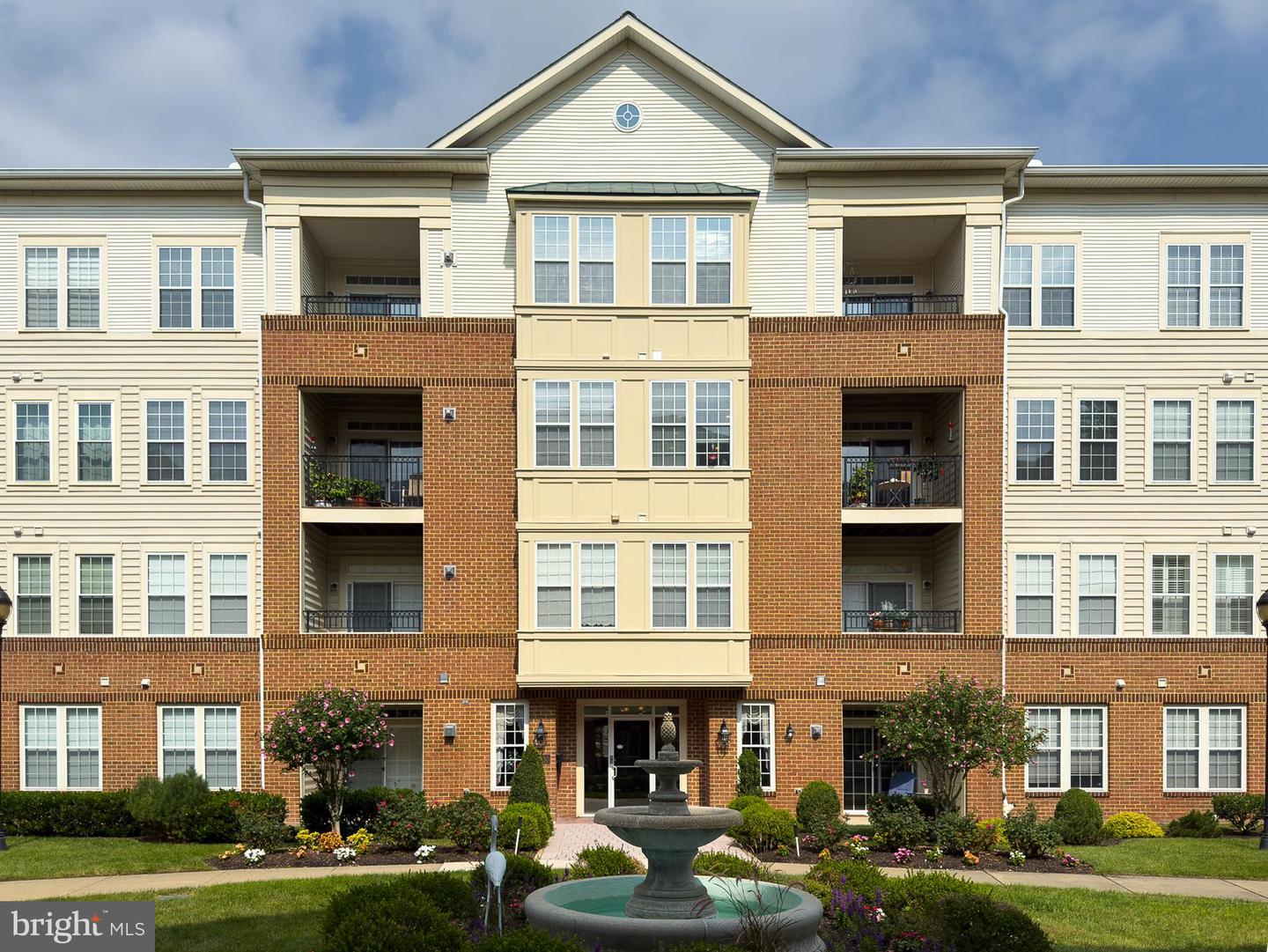 2530 Kensington Gardens #201