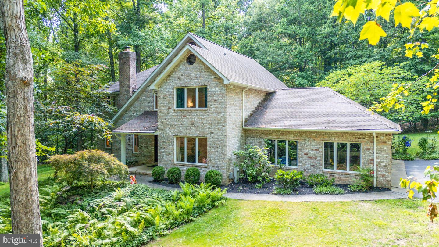 1225 Crows Foot Road