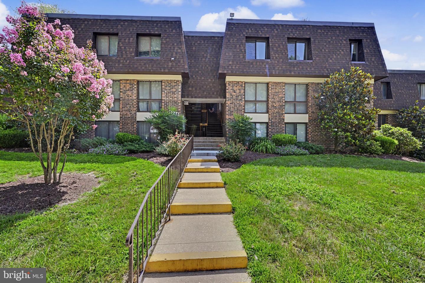 5240 W Running Brook Road W #302