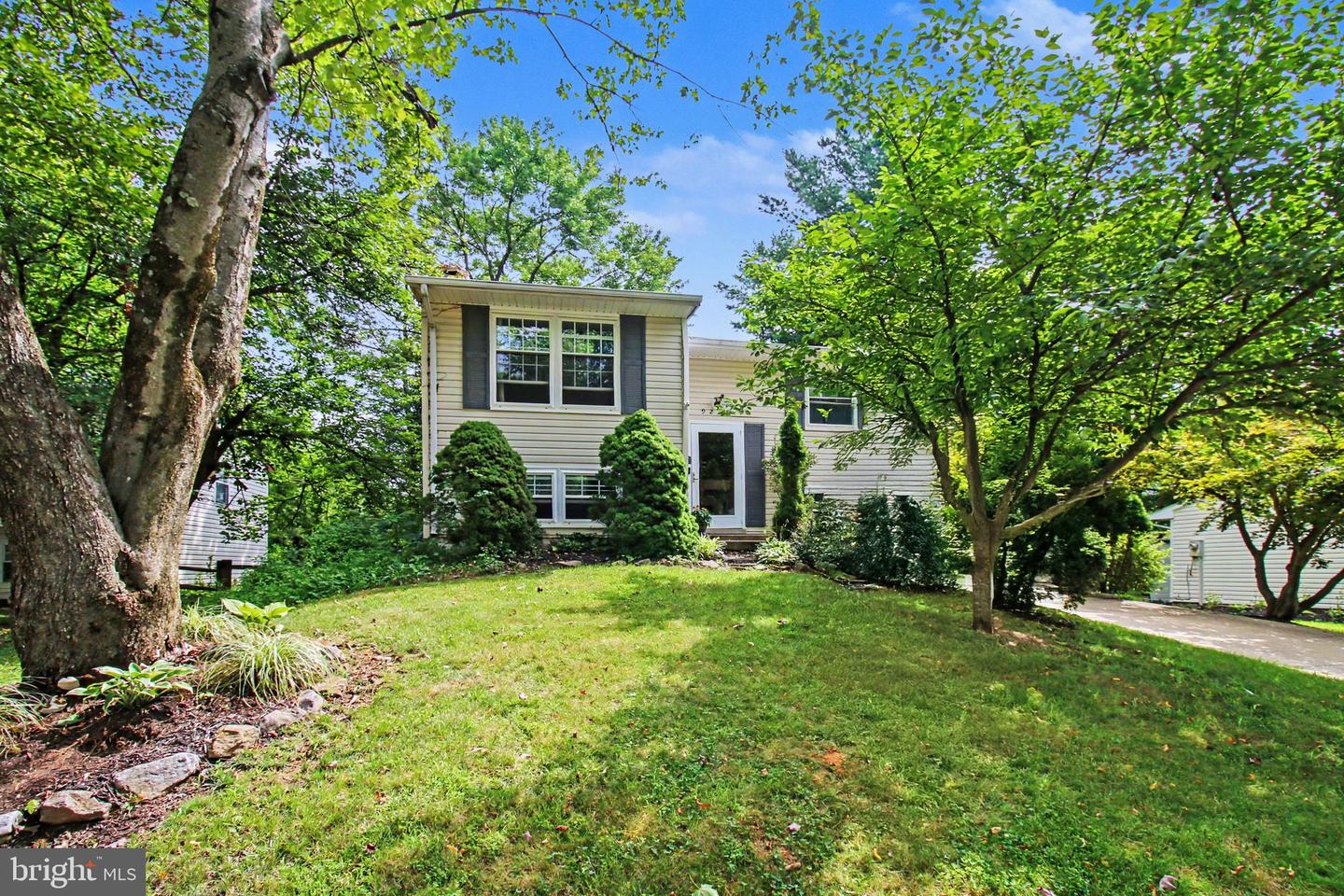 9229 Crazyquilt Court