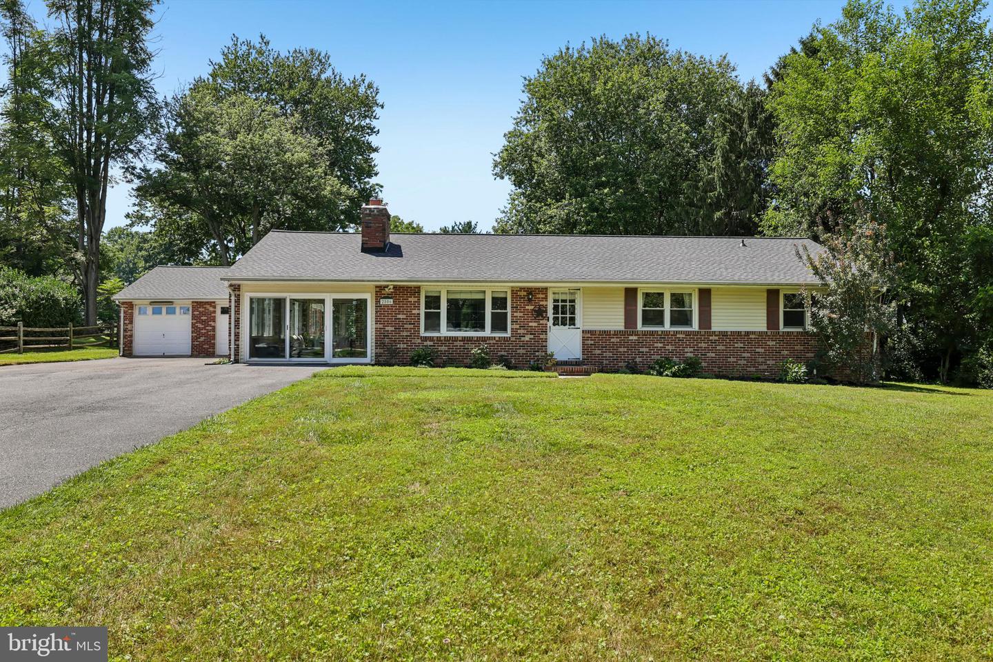 2806 Pinewick Road