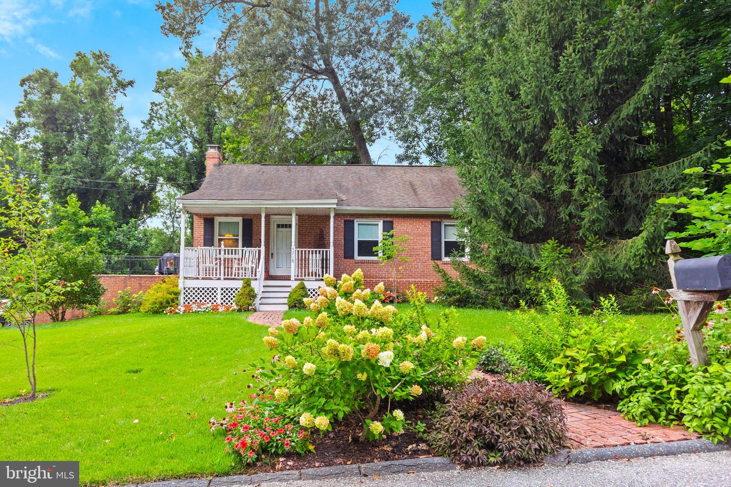 5718 Leaf Lane