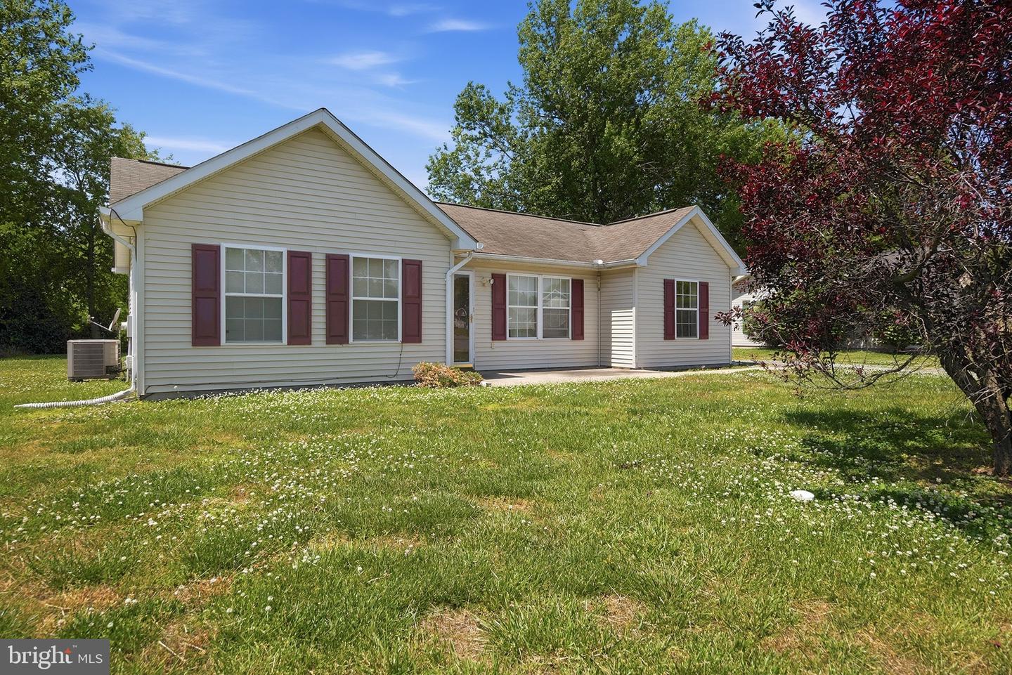 25044 Travis Trail