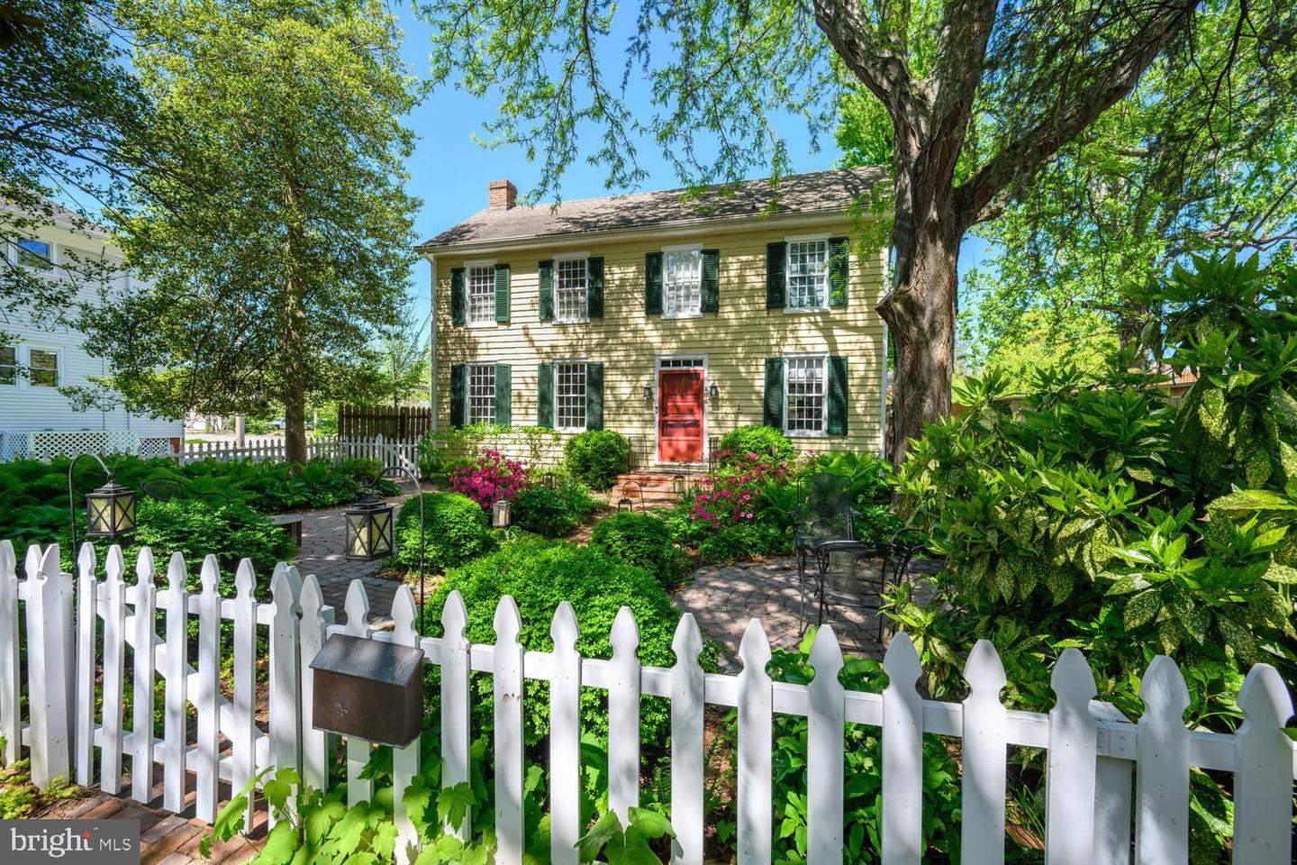106 Queen Street S