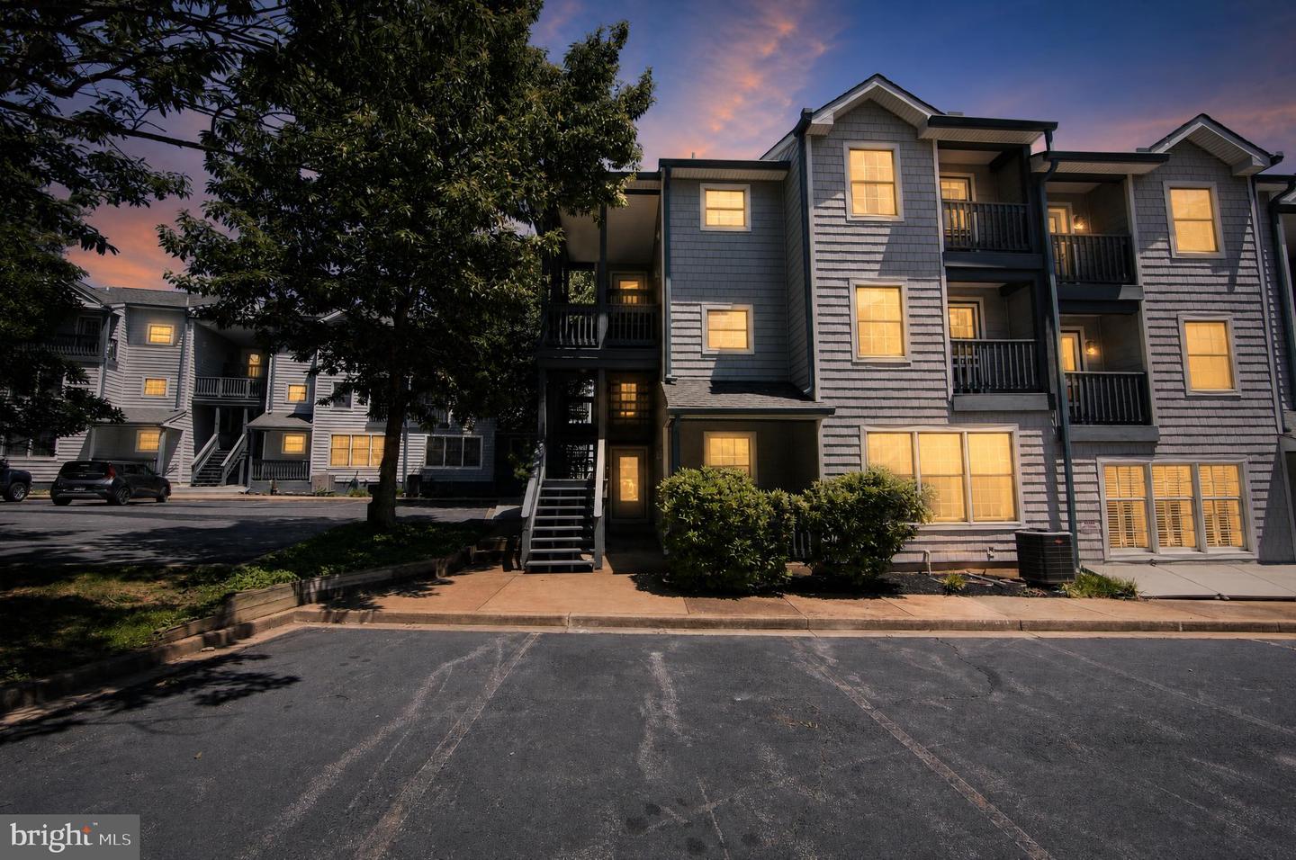 10 Ericsson Avenue #32