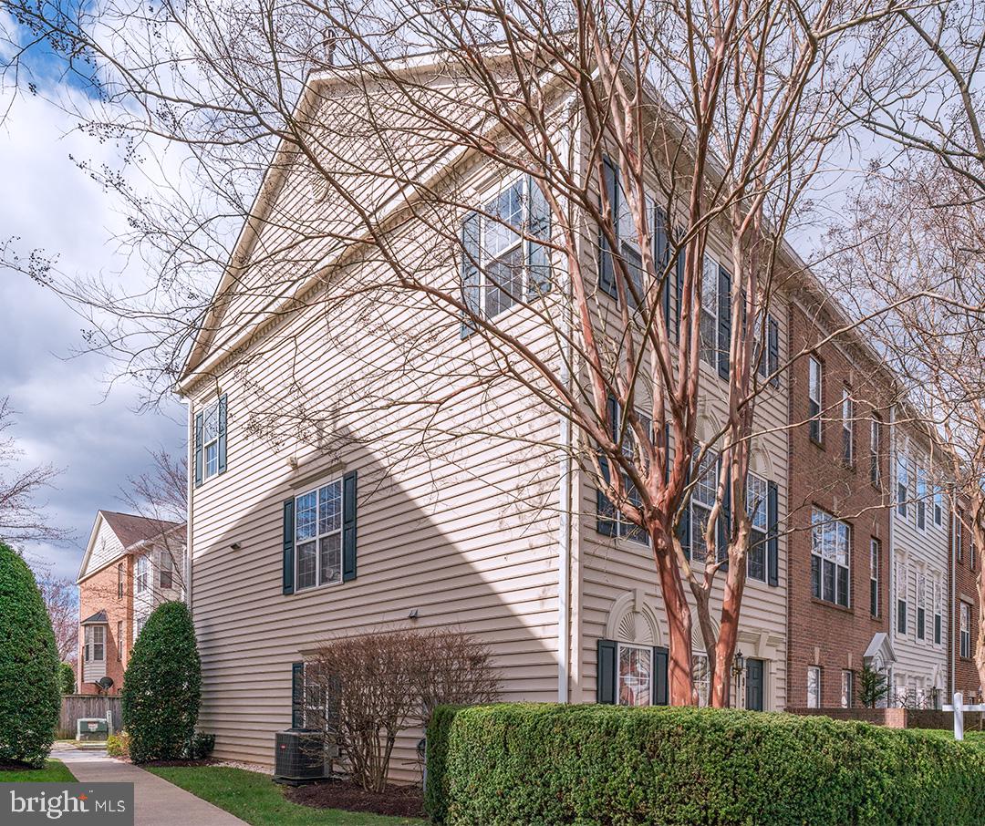 9734 Washingtonian Boulevard, Gaithersburg