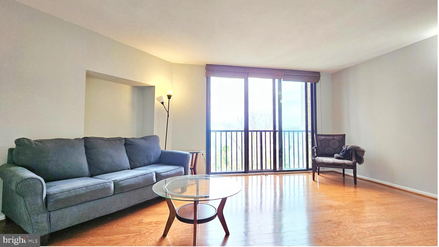 4242 East West Highway #902, Chevy Chase